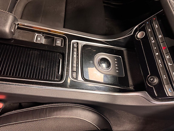 Jaguar XF 8 of 13