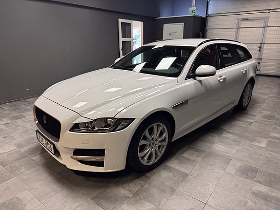 Jaguar XF 4 of 13