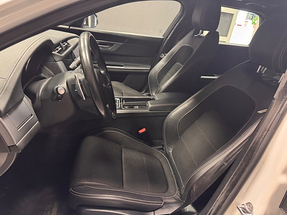Jaguar XF 10 of 13