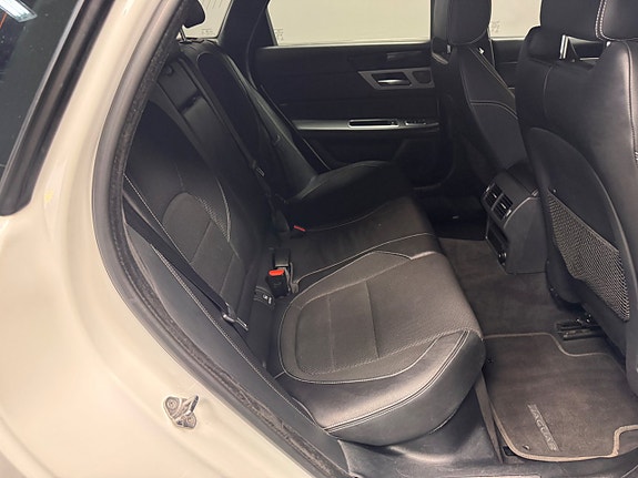 Jaguar XF 9 of 13