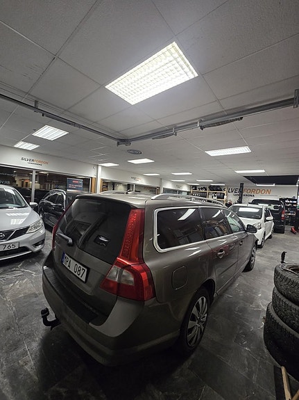 Volvo V70 4 of 5
