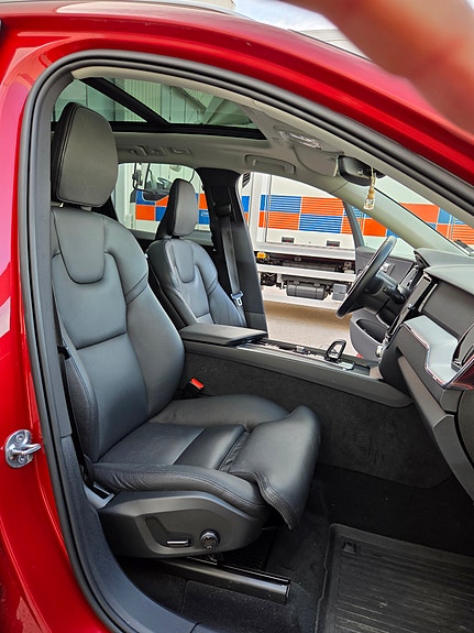 Volvo XC60 8 of 19