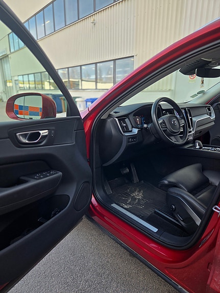 Volvo XC60 5 of 19