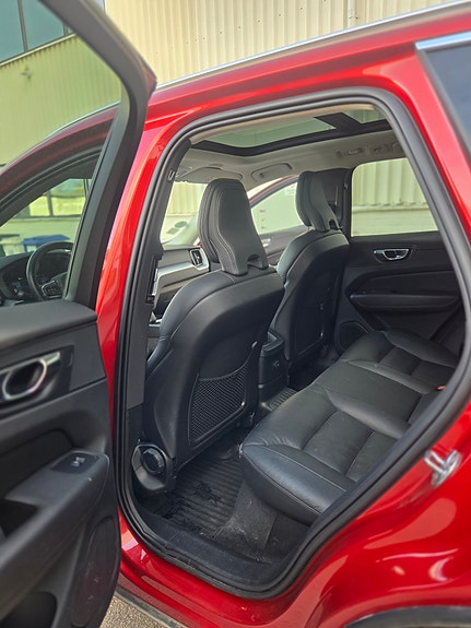 Volvo XC60 6 of 19