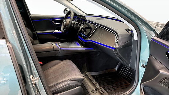 Mercedes-Benz E220 d 3 of 5