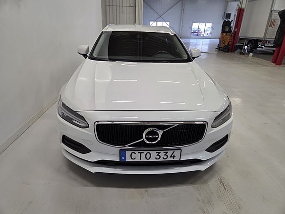 Volvo V90 2 of 5
