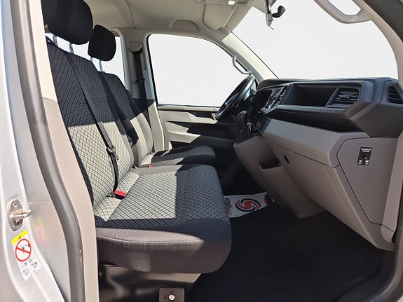 Volkswagen Caravelle 14 of 16