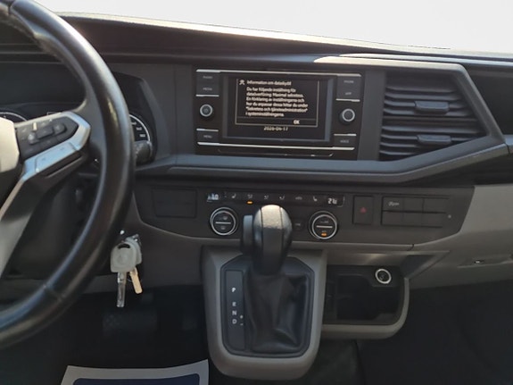 Volkswagen Caravelle 11 of 16