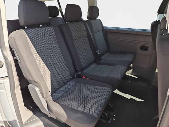 Volkswagen Caravelle 13 of 16
