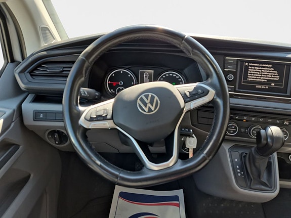 Volkswagen Caravelle 10 of 16