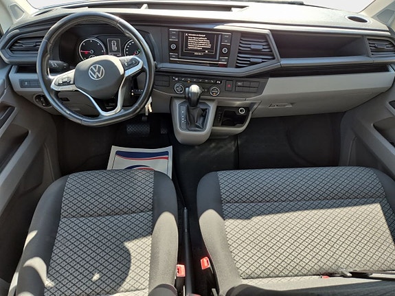 Volkswagen Caravelle 9 of 16