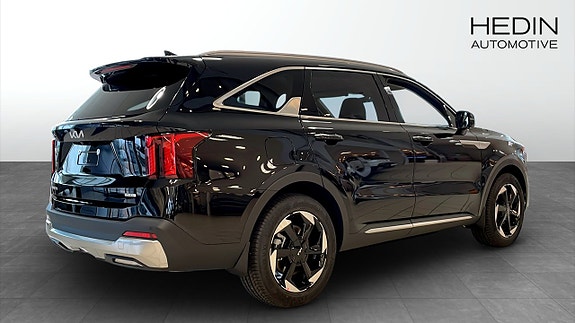 Kia Sorento 2 of 12