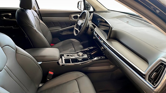 Kia Sorento 3 of 12