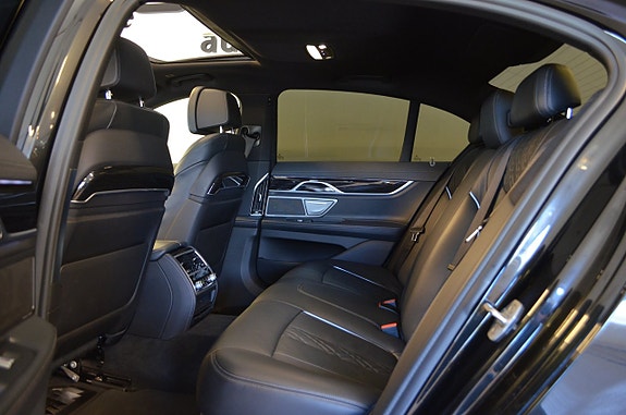 BMW 740d 9 of 28