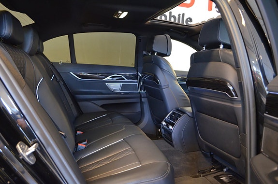BMW 740d 26 of 28