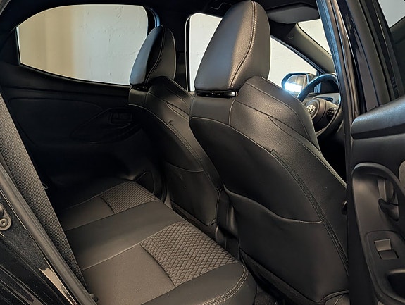 Toyota Yaris 15 of 21