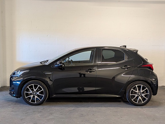 Toyota Yaris 2 of 5