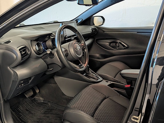 Toyota Yaris 3 of 5