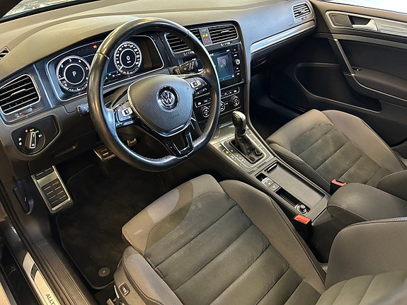 Volkswagen Golf Alltrack 11 of 28