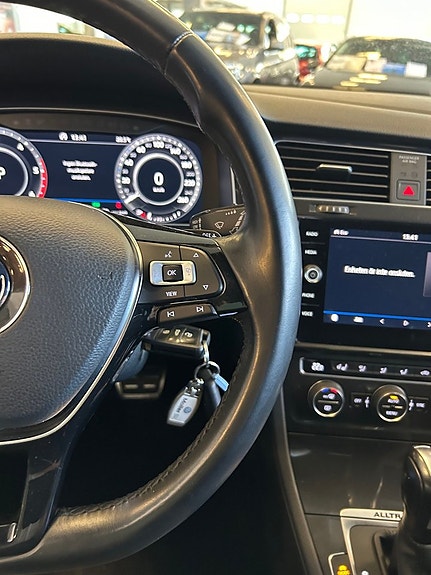 Volkswagen Golf Alltrack 17 of 28