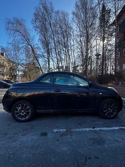 Nissan Micra C+C 2 of 5