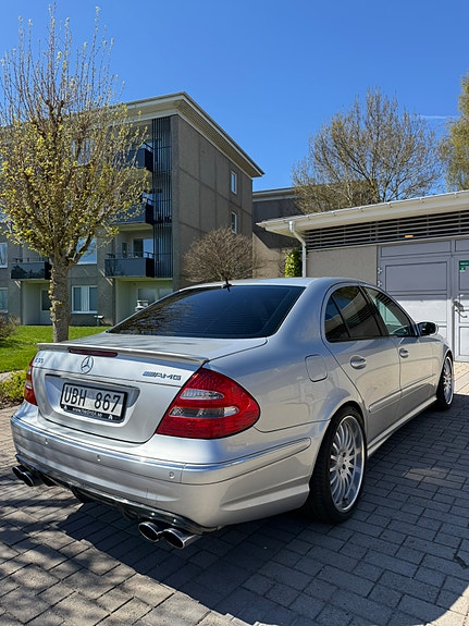 Mercedes-Benz E55 4 of 5