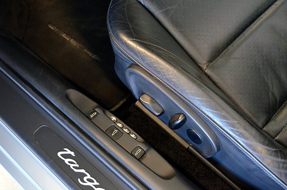 Porsche 911 Targa 17 of 22