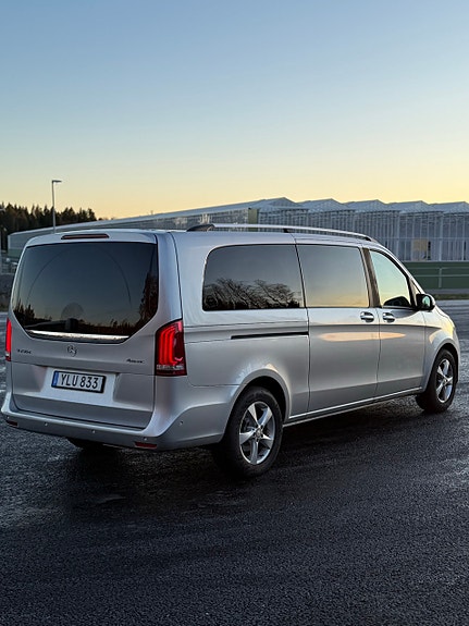 Mercedes-Benz V250 5 of 5