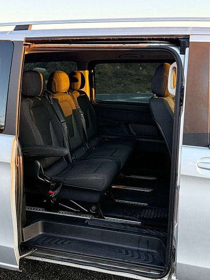Mercedes-Benz V250 2 of 5