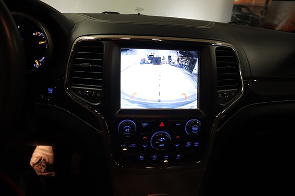 Jeep Grand Cherokee 12 of 20