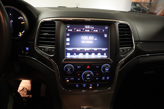 Jeep Grand Cherokee 11 of 20