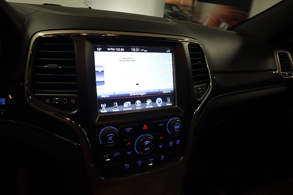 Jeep Grand Cherokee 13 of 20