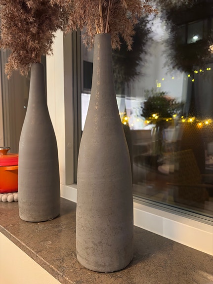 IKEA vintage hög smal vas / urna i grå keramik