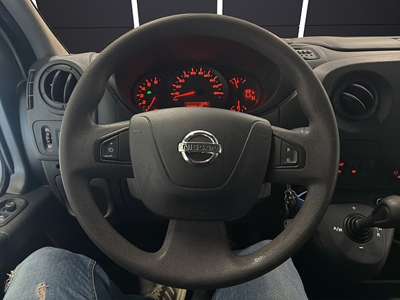 Nissan NV400 14 of 20