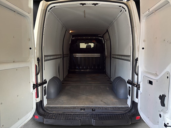 Nissan NV400 10 of 20