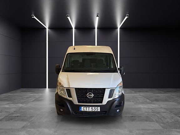 Nissan NV400 2 of 5
