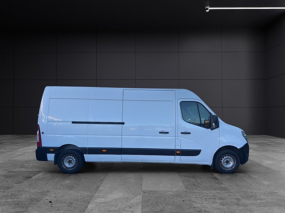 Nissan NV400 4 of 18