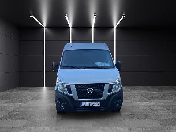 Nissan NV400 2 of 18