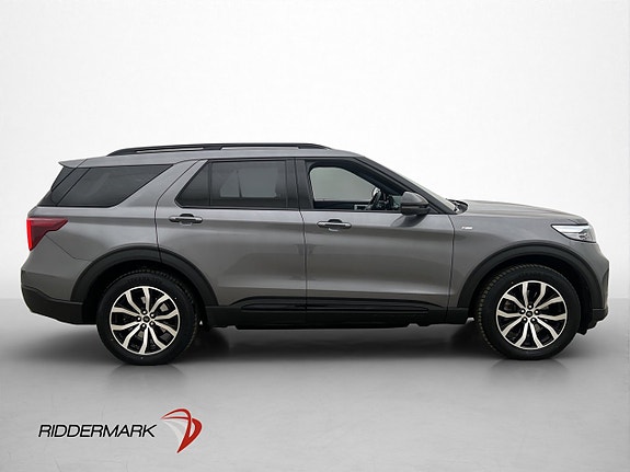 Ford Explorer 4 of 5