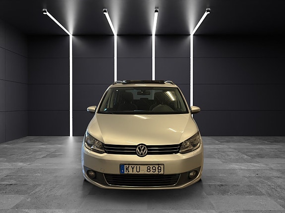Volkswagen Touran 2 of 5