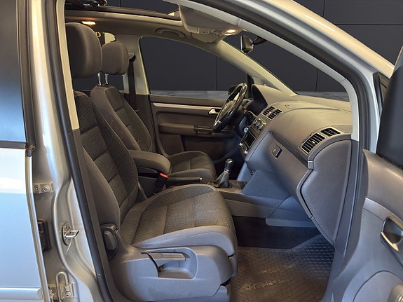 Volkswagen Touran 10 of 30