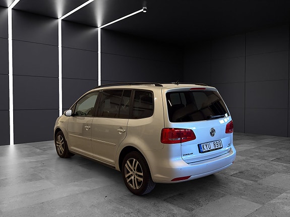 Volkswagen Touran 4 of 5