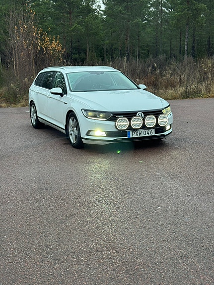 Volkswagen Passat 2 of 5
