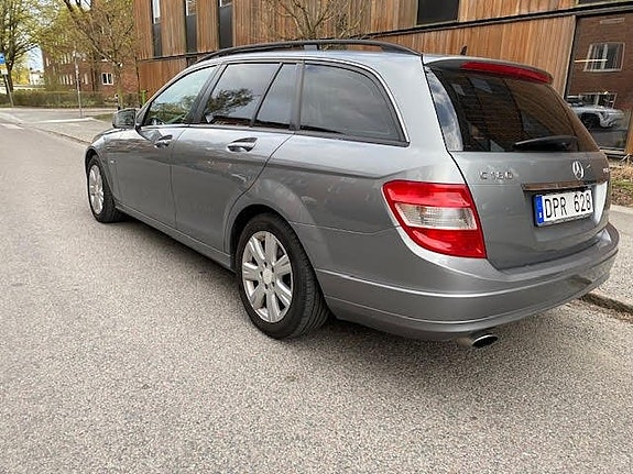 Mercedes-Benz C180 4 of 5