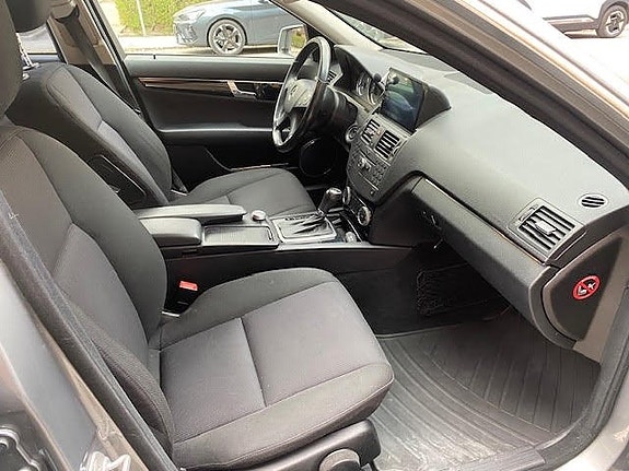 Mercedes-Benz C180 11 of 21