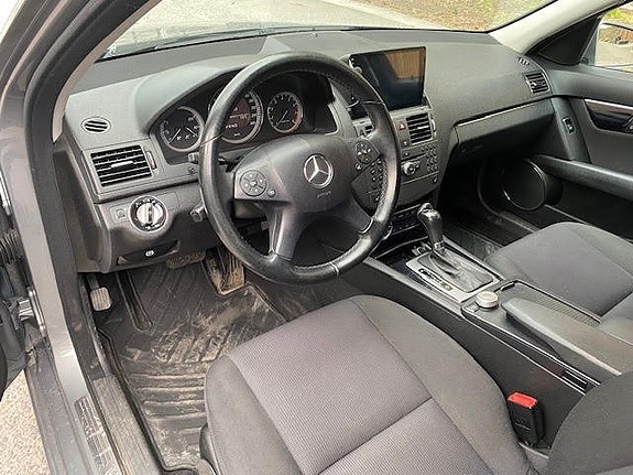 Mercedes-Benz C180 16 of 21
