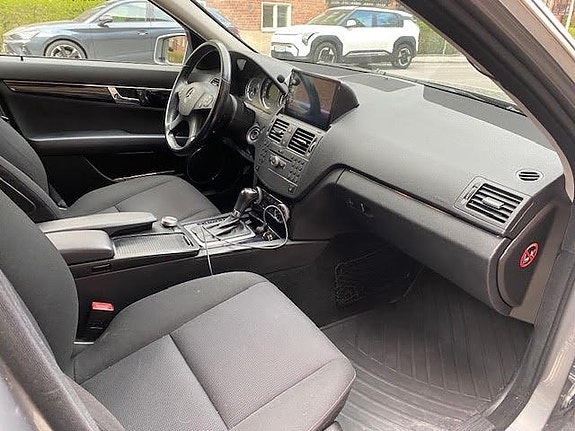 Mercedes-Benz C180 10 of 21