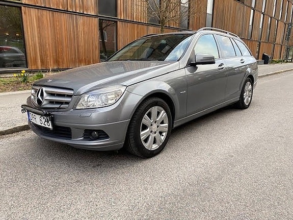 Mercedes-Benz C180 2 of 5