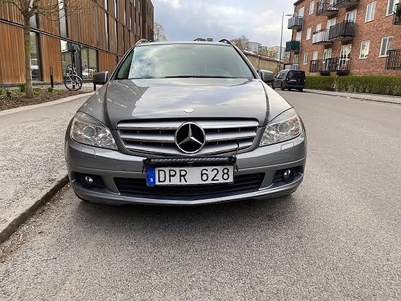 Mercedes-Benz C180 3 of 5
