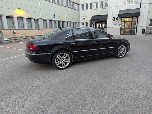 Volkswagen Phaeton 7 of 17